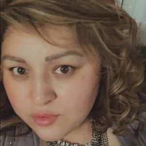 Meet your Posher, Elia